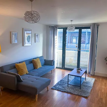 Luxury 2 Bed City Center With Balcony Apartment