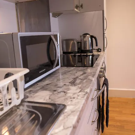 Luxury 2 Bed City Center With Balcony