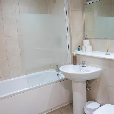 Luxury 2 Bed City Center With Balcony Apartment Birmingham